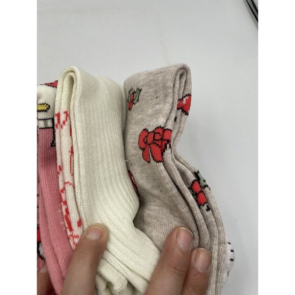 Hello Kitty Women's 3D Christmas Candy Canes Crew Socks 3 Pair - NEW With Tags - Picture 4 of 6